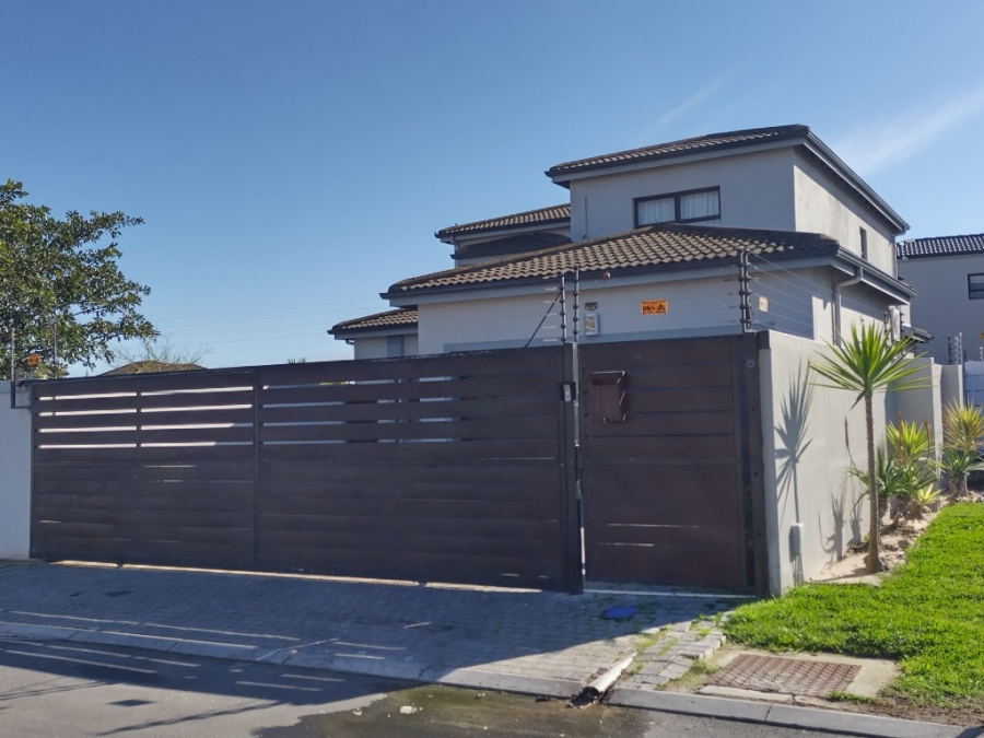 4 Bedroom Property for Sale in Parklands North Western Cape